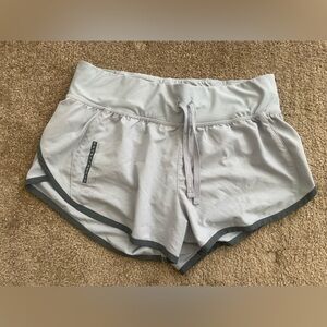Under Armour Women's Gray running Shorts medium